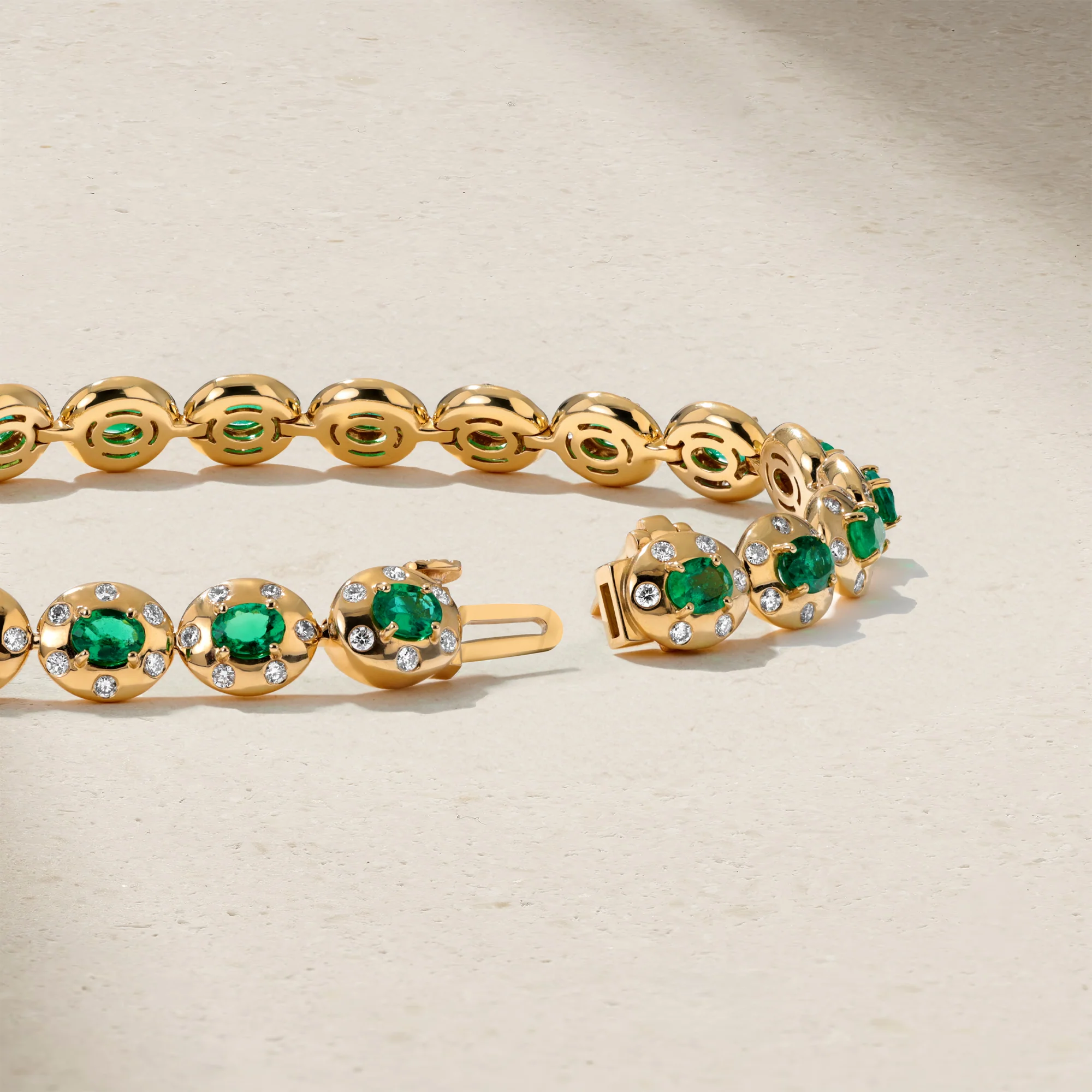 Aurum Oval Emerald Bracelet - Image 4