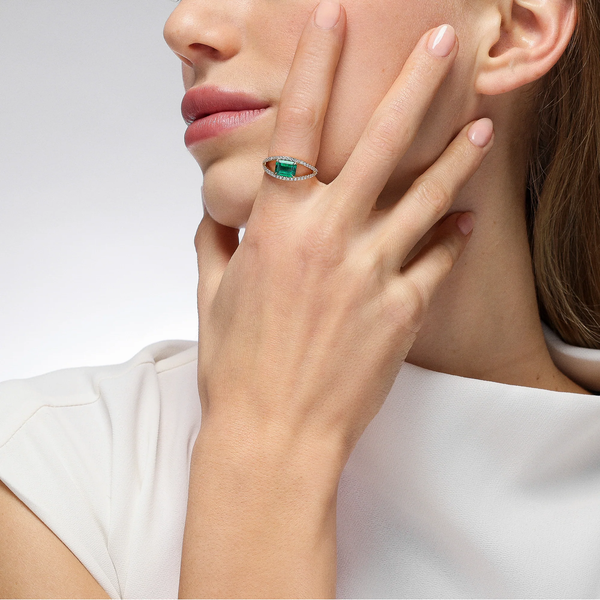 Joker Emerald and Diamond Ring - Image 2