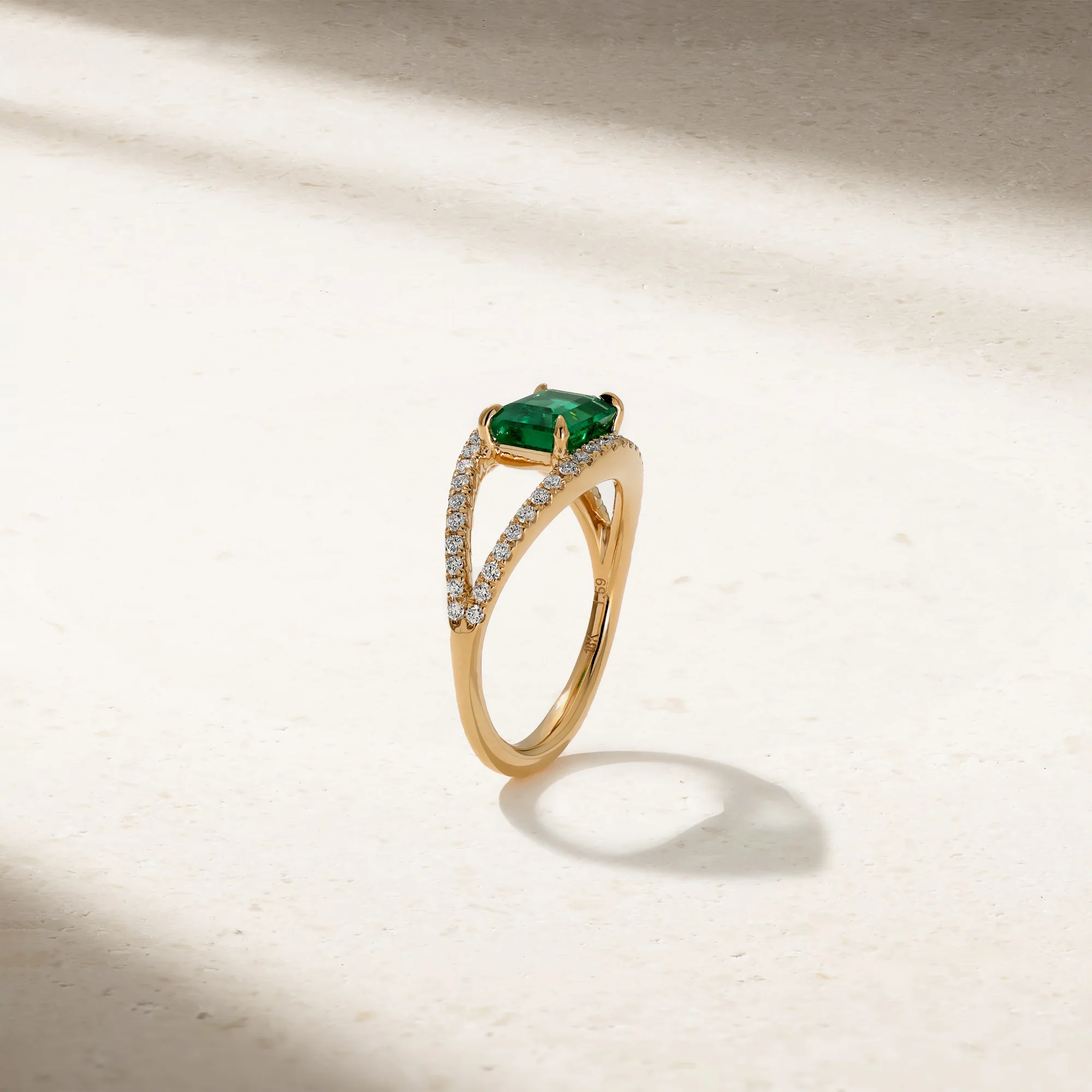 Joker Emerald and Diamond Ring - Image 3