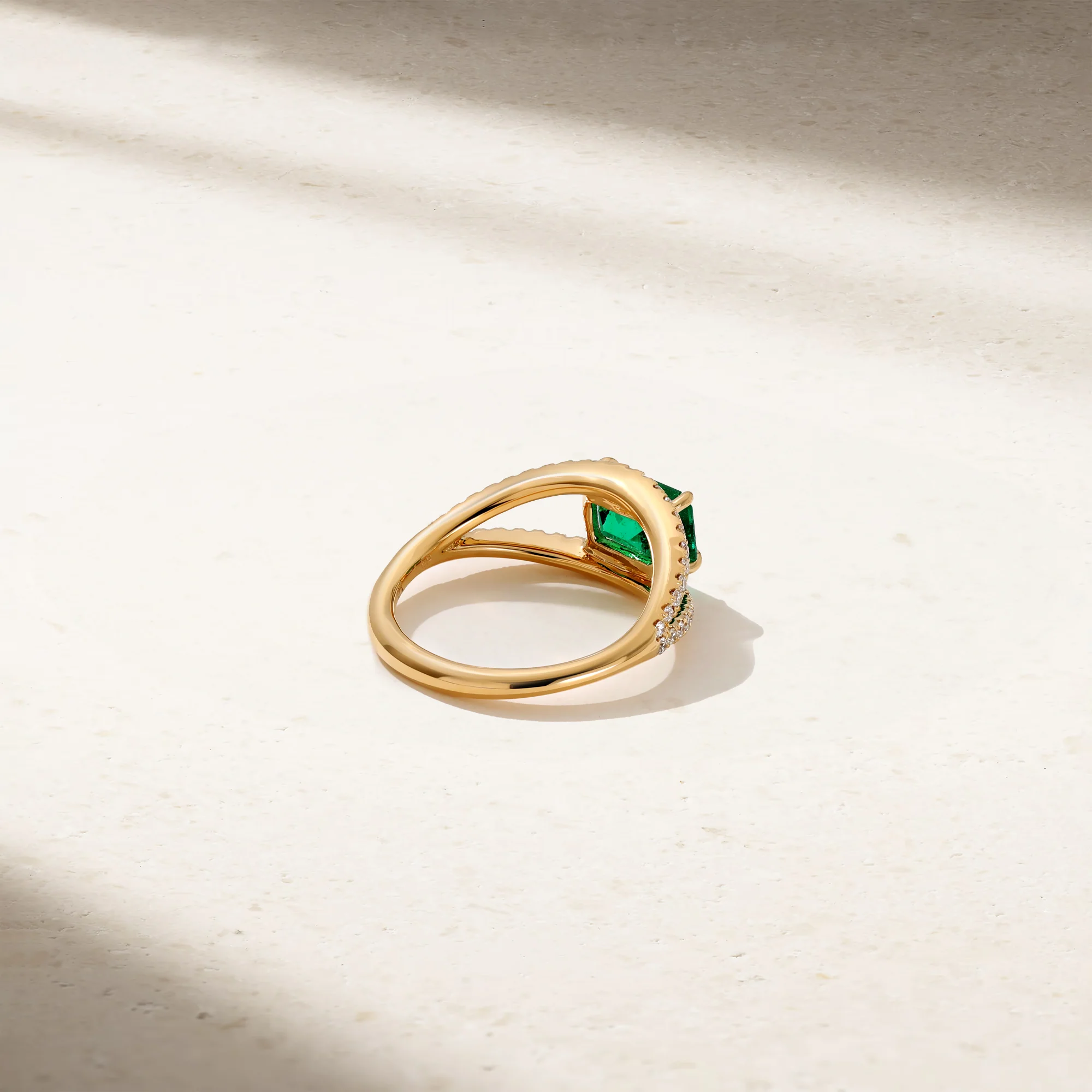 Joker Emerald and Diamond Ring - Image 5