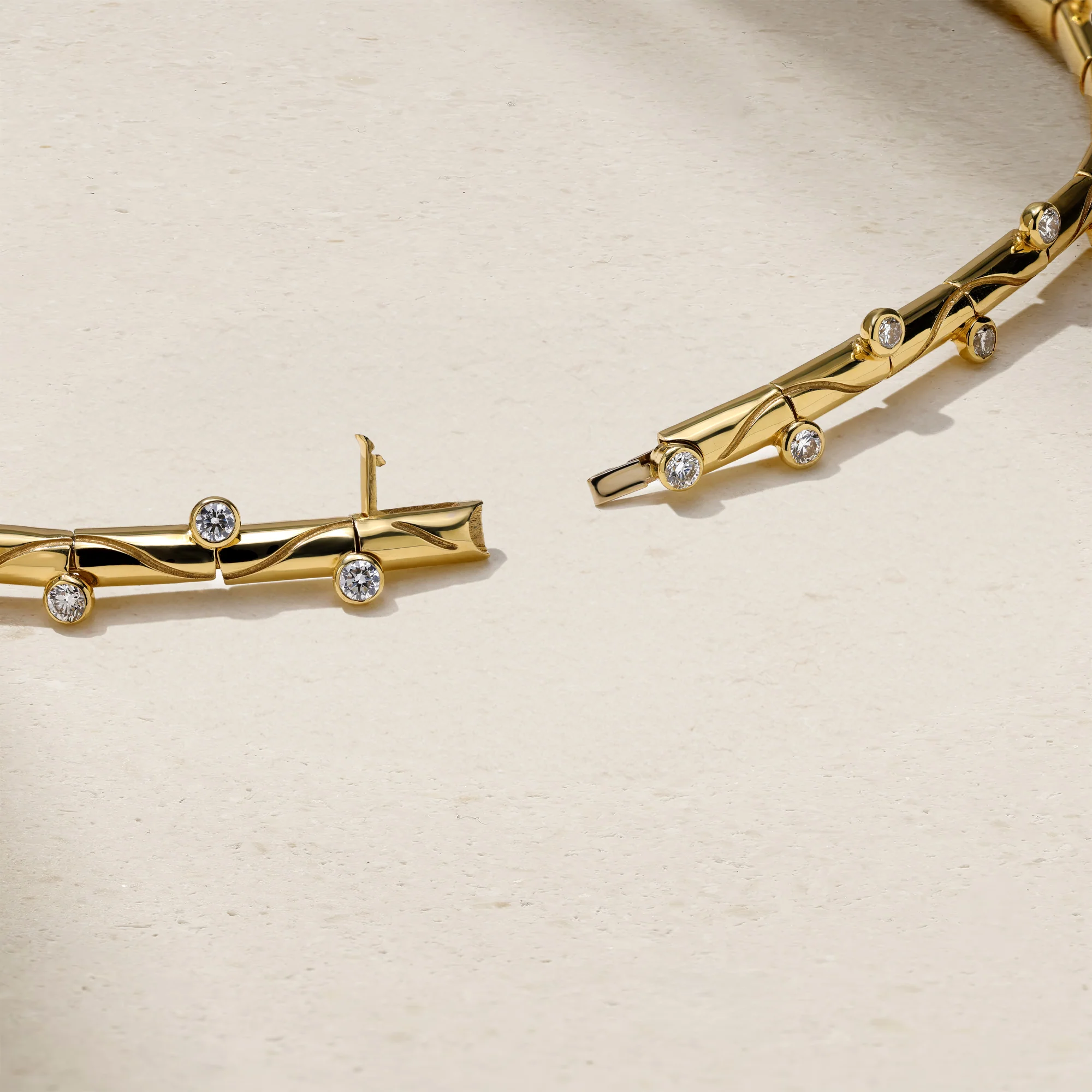 Riva Crest Diamond Collar - Image 4