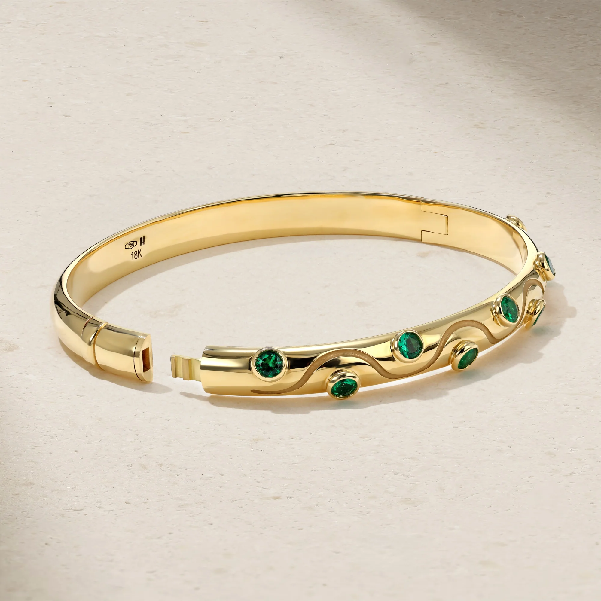 Riva Crest Emerald Bangle - Image 3