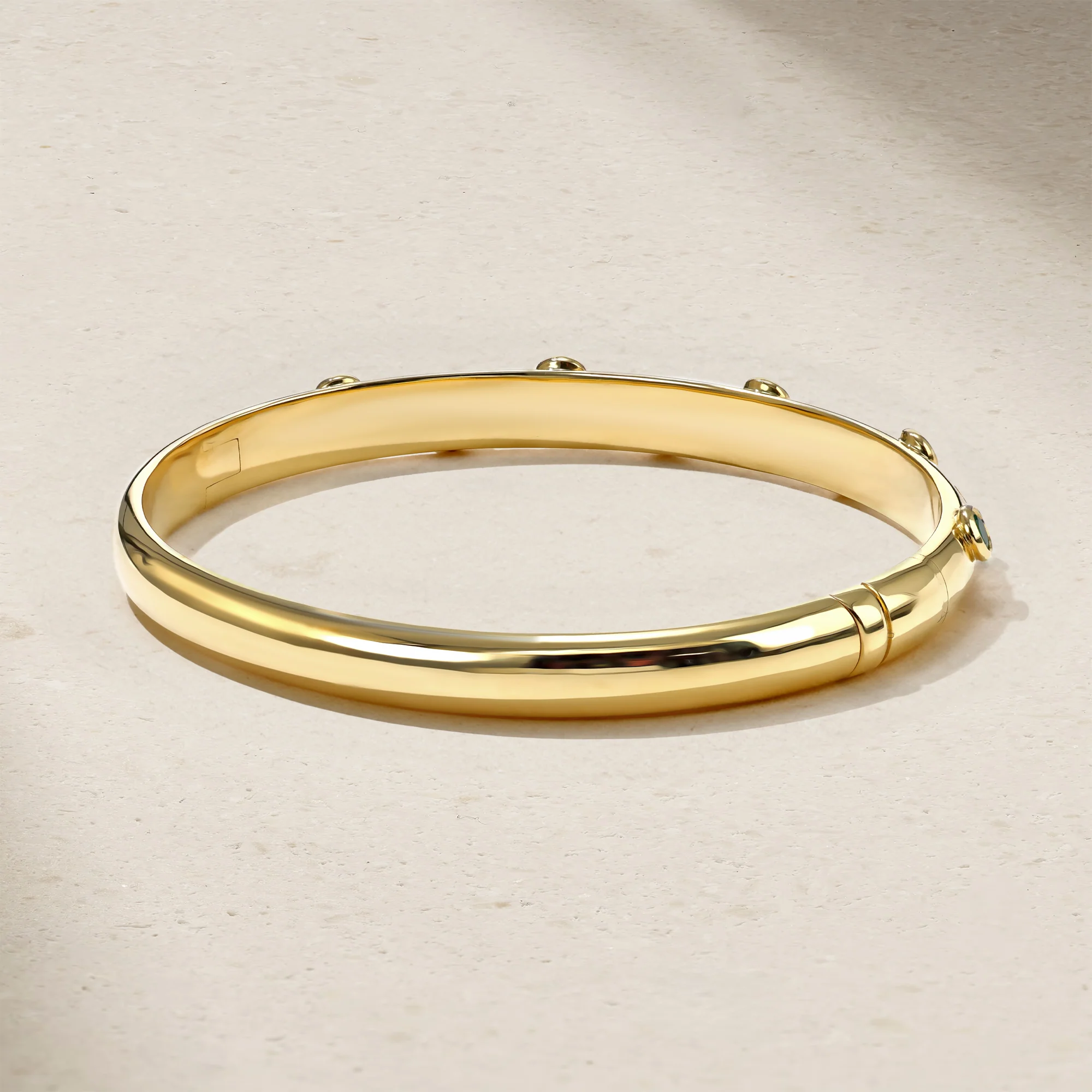 Riva Crest Emerald Bangle - Image 4