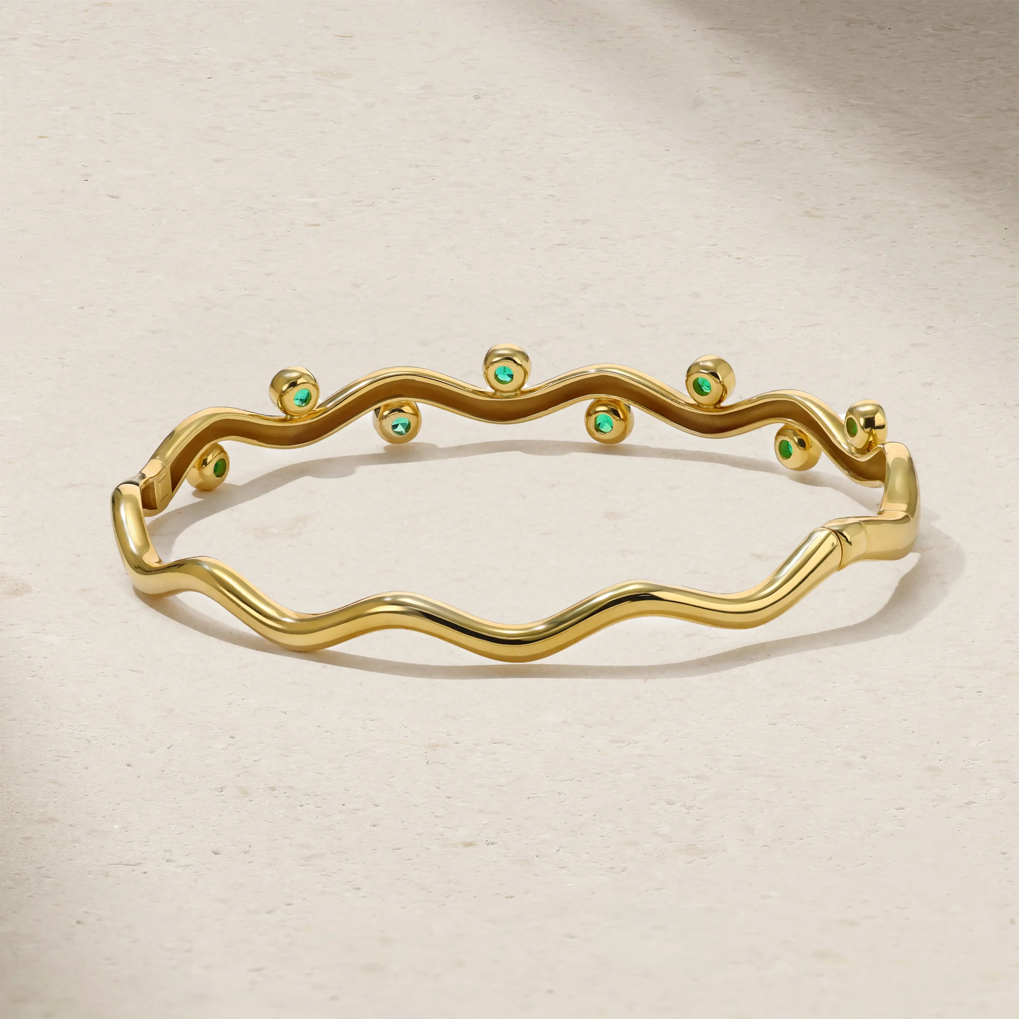 Riva Wavy Emerald Bangle - Image 3